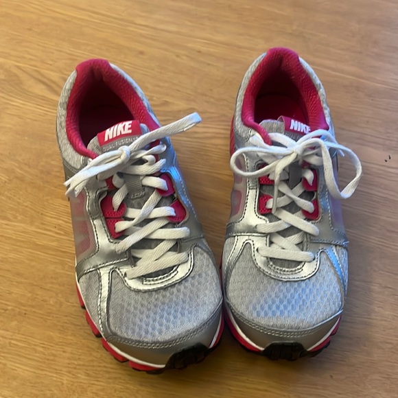 NIKE DUAL FUSION SNEAKERS - Picture 2 of 6